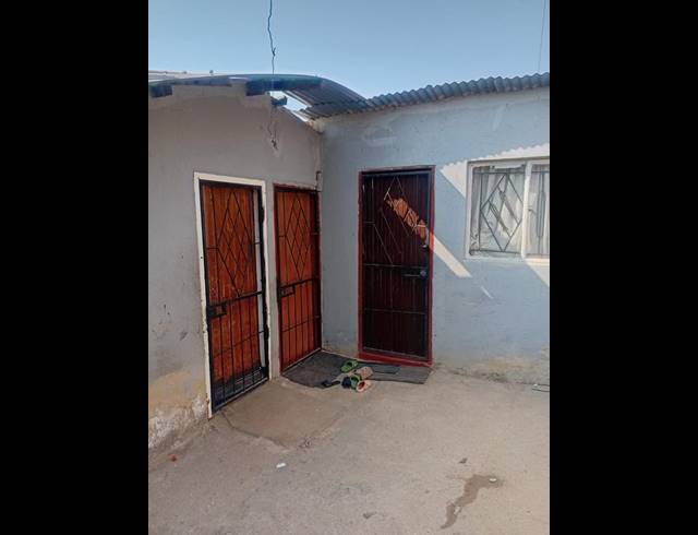 9 BEDROOM HOUSE FOR SALE IN COSMO CITY